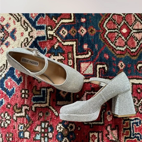 Gorgeous Sparkly Platform Mary Jane Heels - Picture 4 of 6